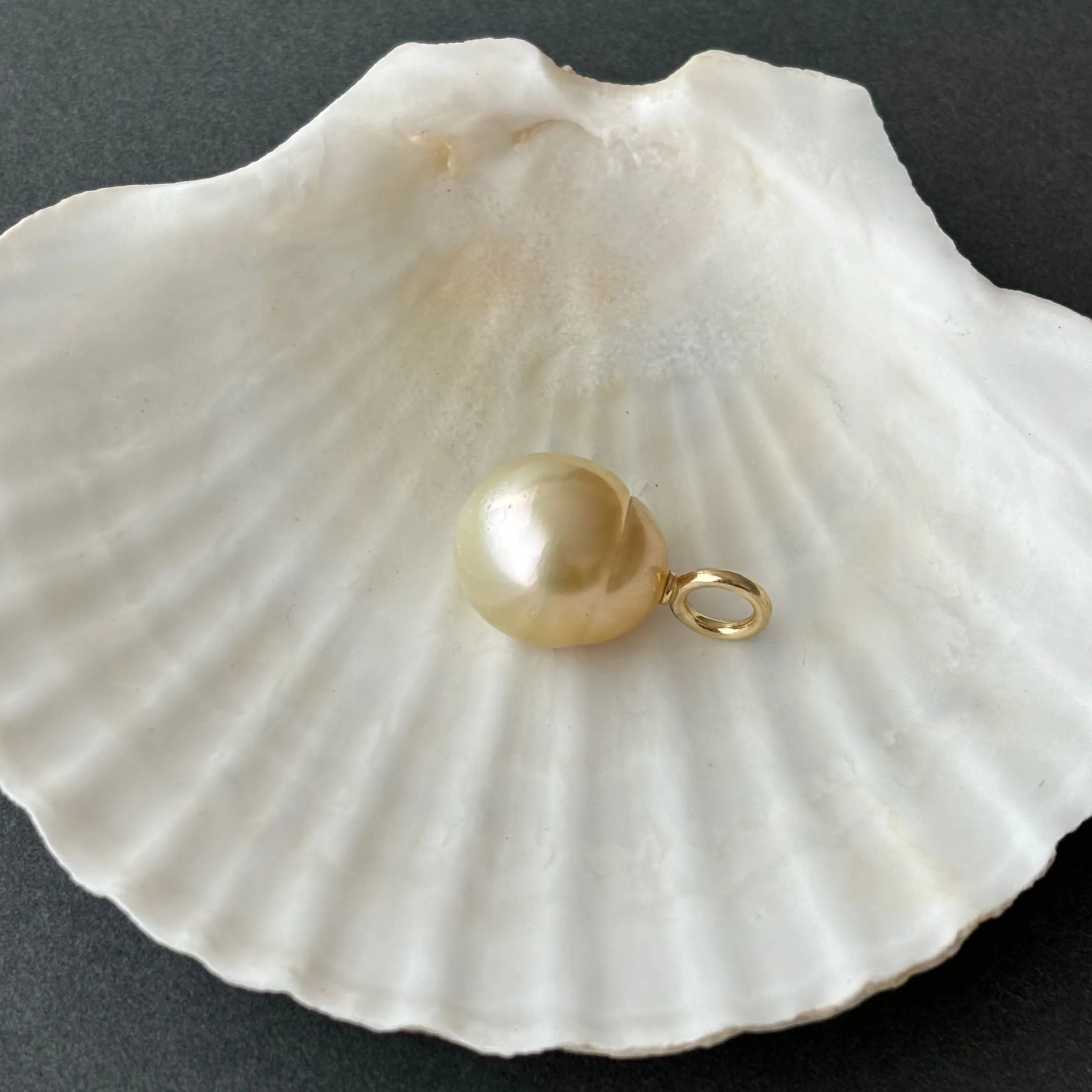 17mm  GORGEOUS SOUTH SEA BANDED DROP PEARL PENDANT