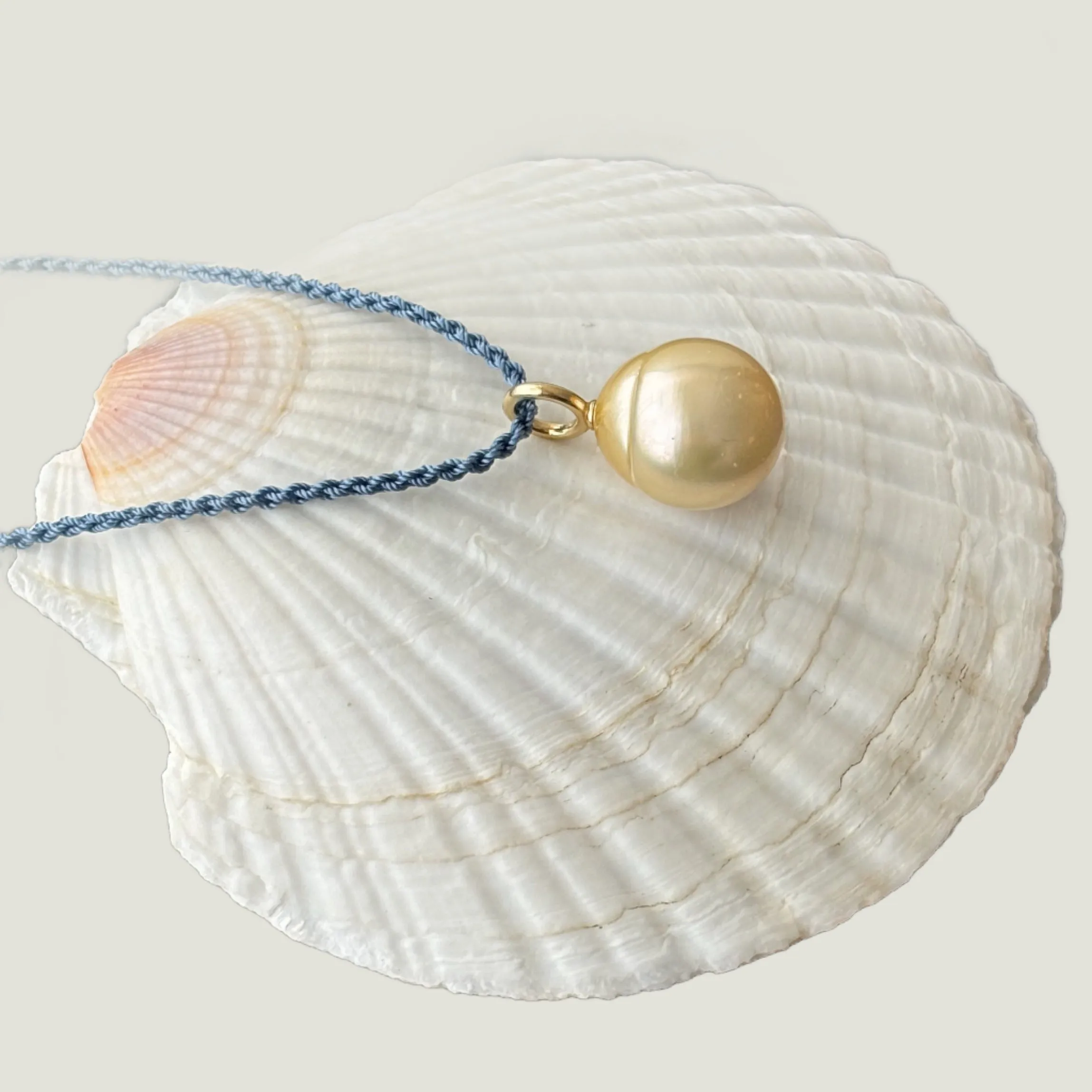 17mm  GORGEOUS SOUTH SEA BANDED DROP PEARL PENDANT