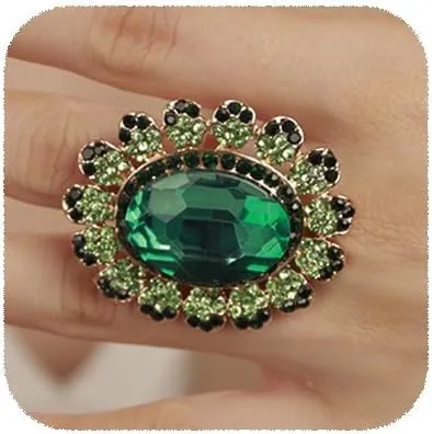 YERTTER Antique Gold Crystal Women Statement Ring Rhinestone Oval Ring Exaggerated Cocktail Ring Vintage Crystal Ring for Women Girls